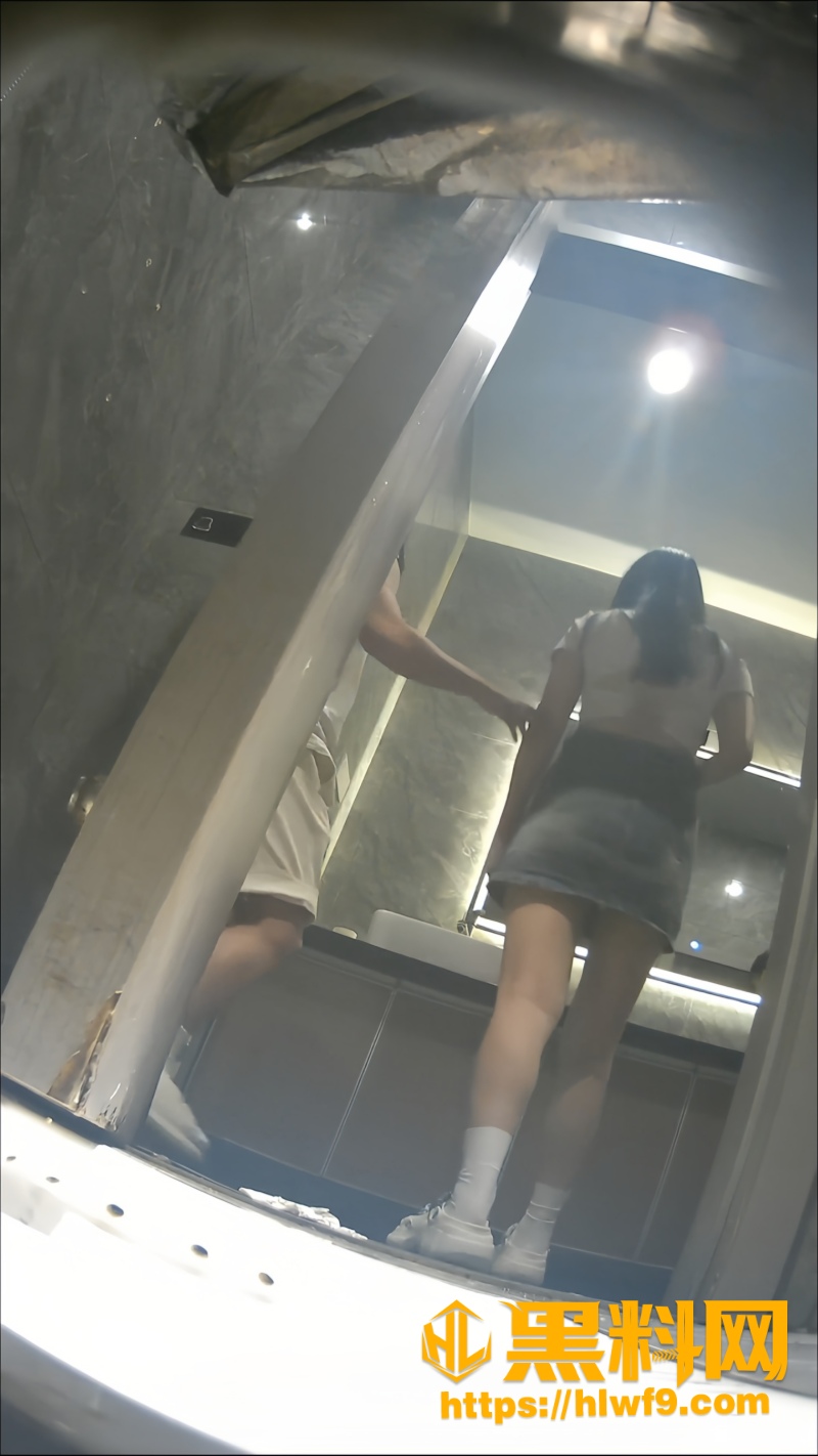 女厕高清偷拍视频 1