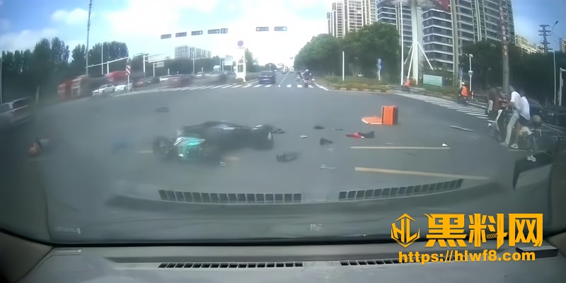 01常州金坛金武快速路车祸1 1wm