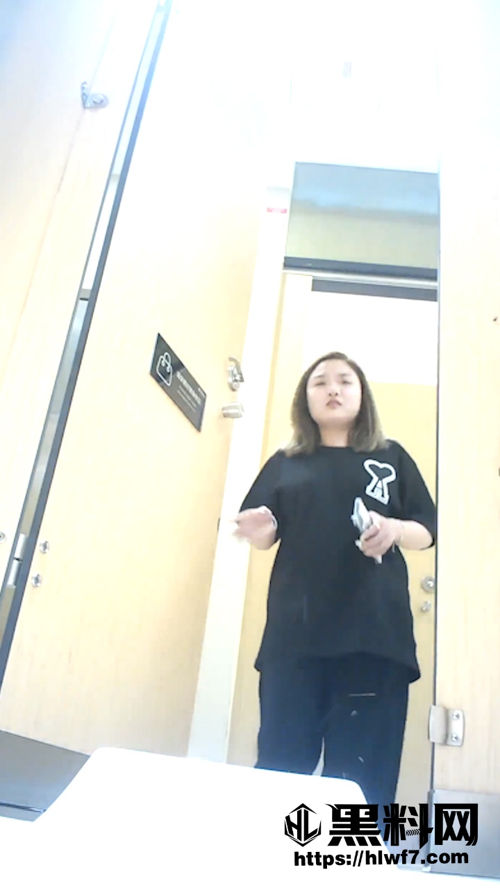 商城女厕偷拍视频