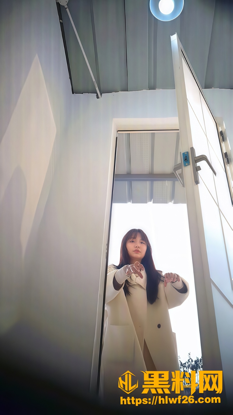美女双视角偷拍视频流出1