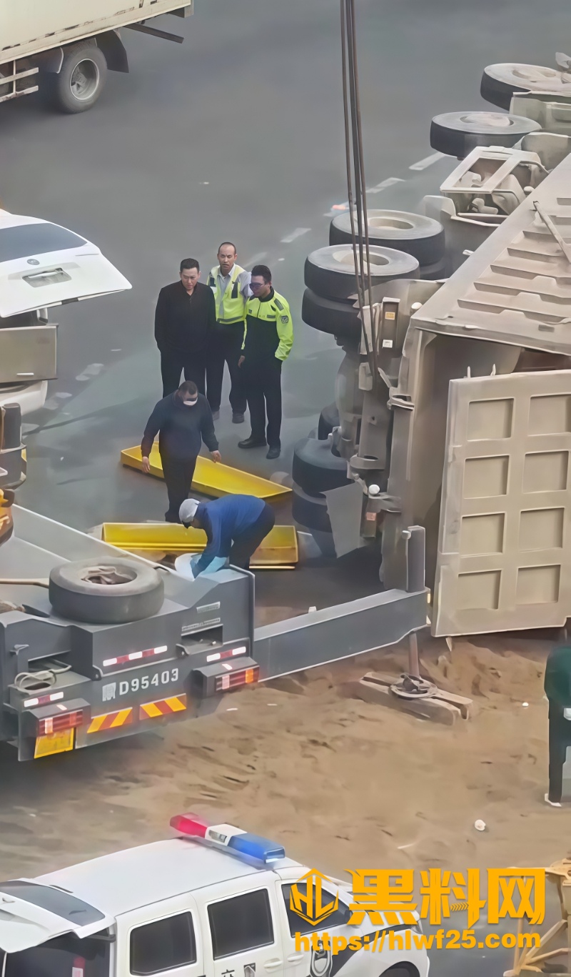 万达路口车祸行车记录仪视频3