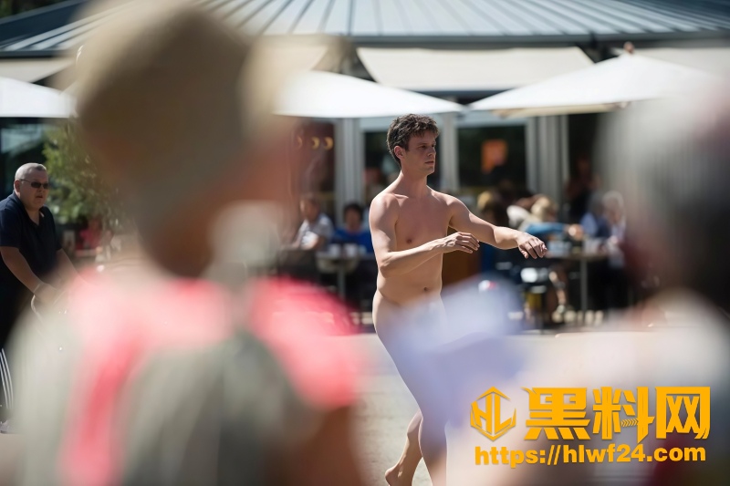 身体与自由节街头脱衣 1