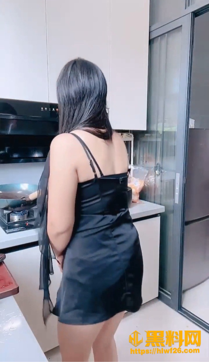 快手巨乳少妇钢管舞诱惑1