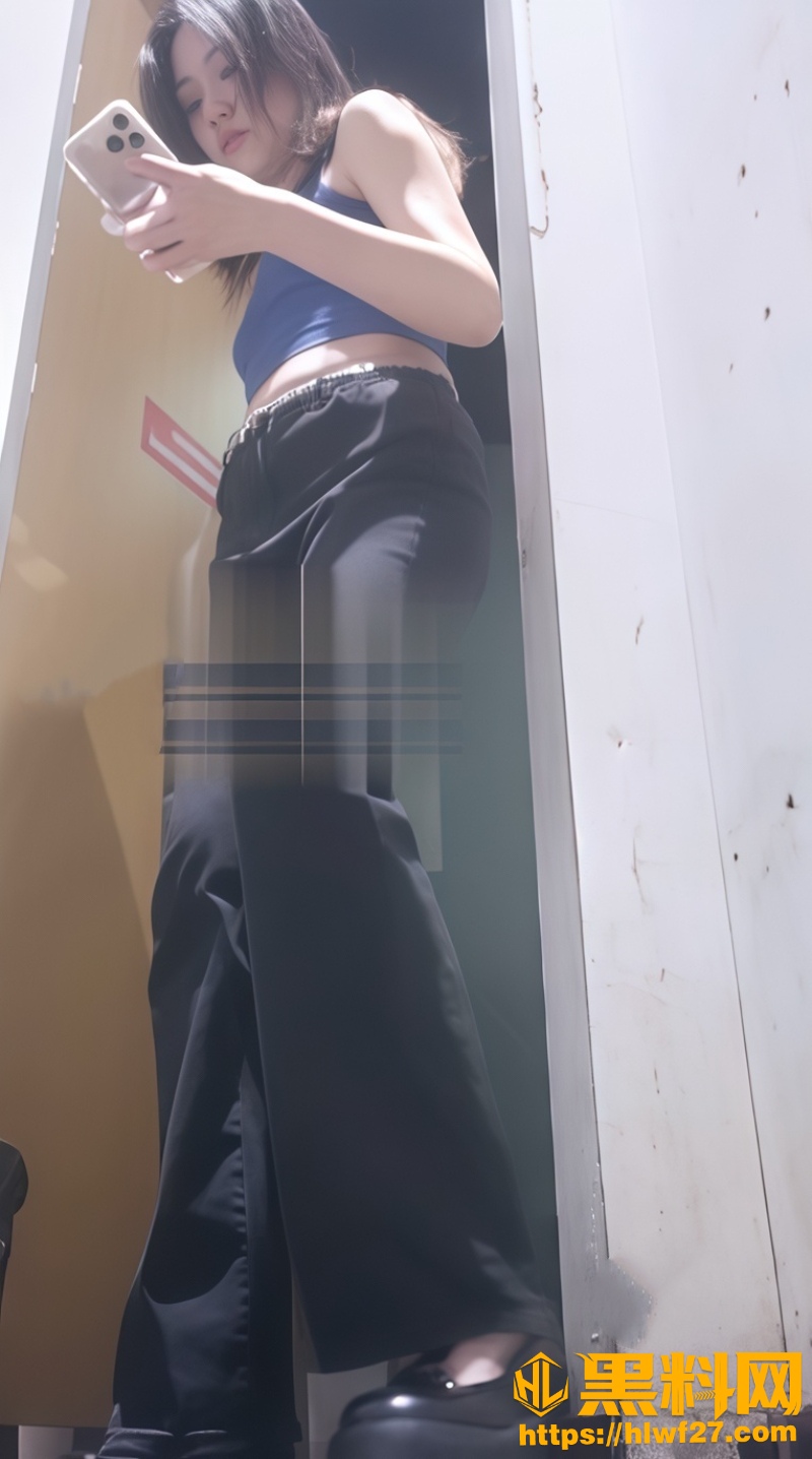 大学城女厕偷拍视频3